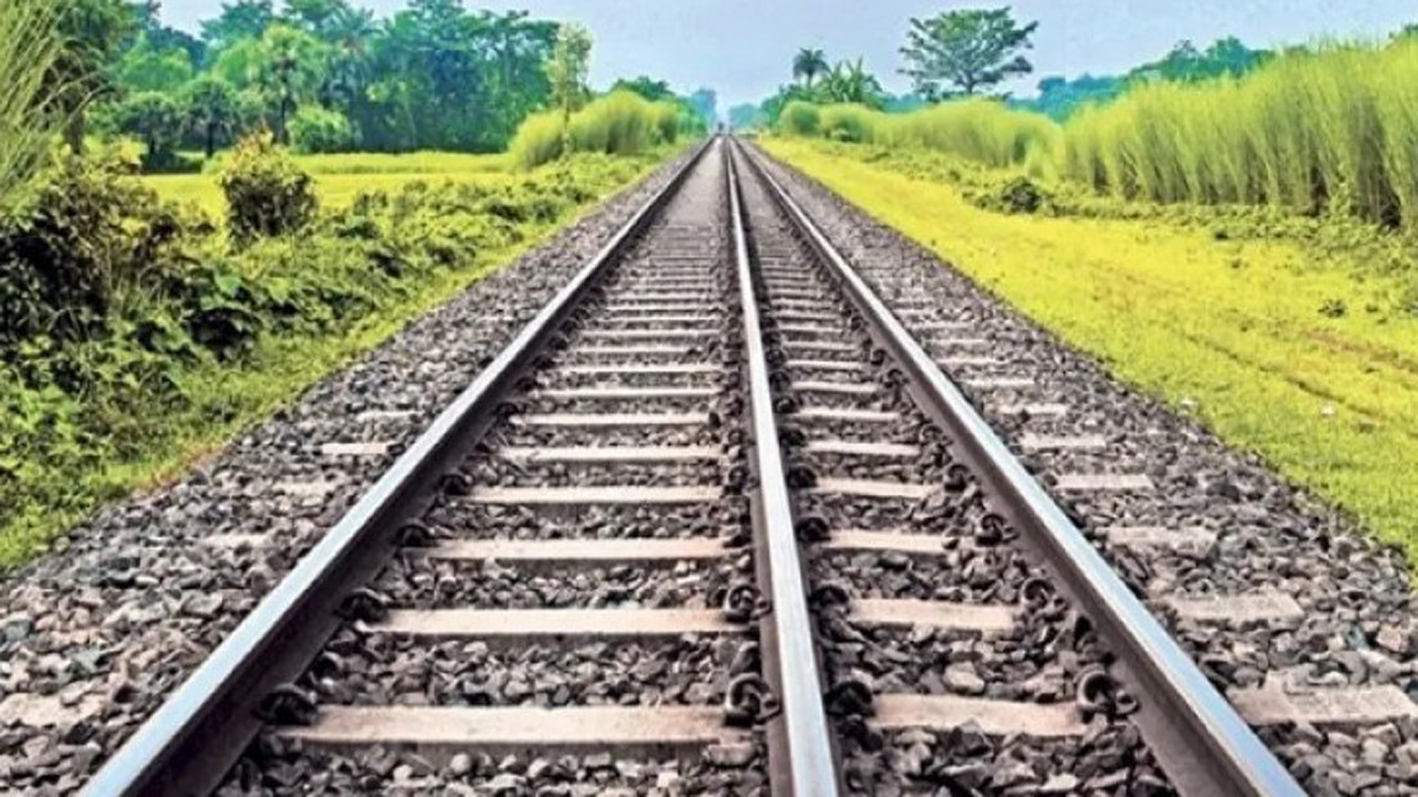 বগুড়ার সোনাতলার ভেলুরপাড়া রেল স্টেশনে একযুগ ধরে নেই স্টেশন মাস্টার